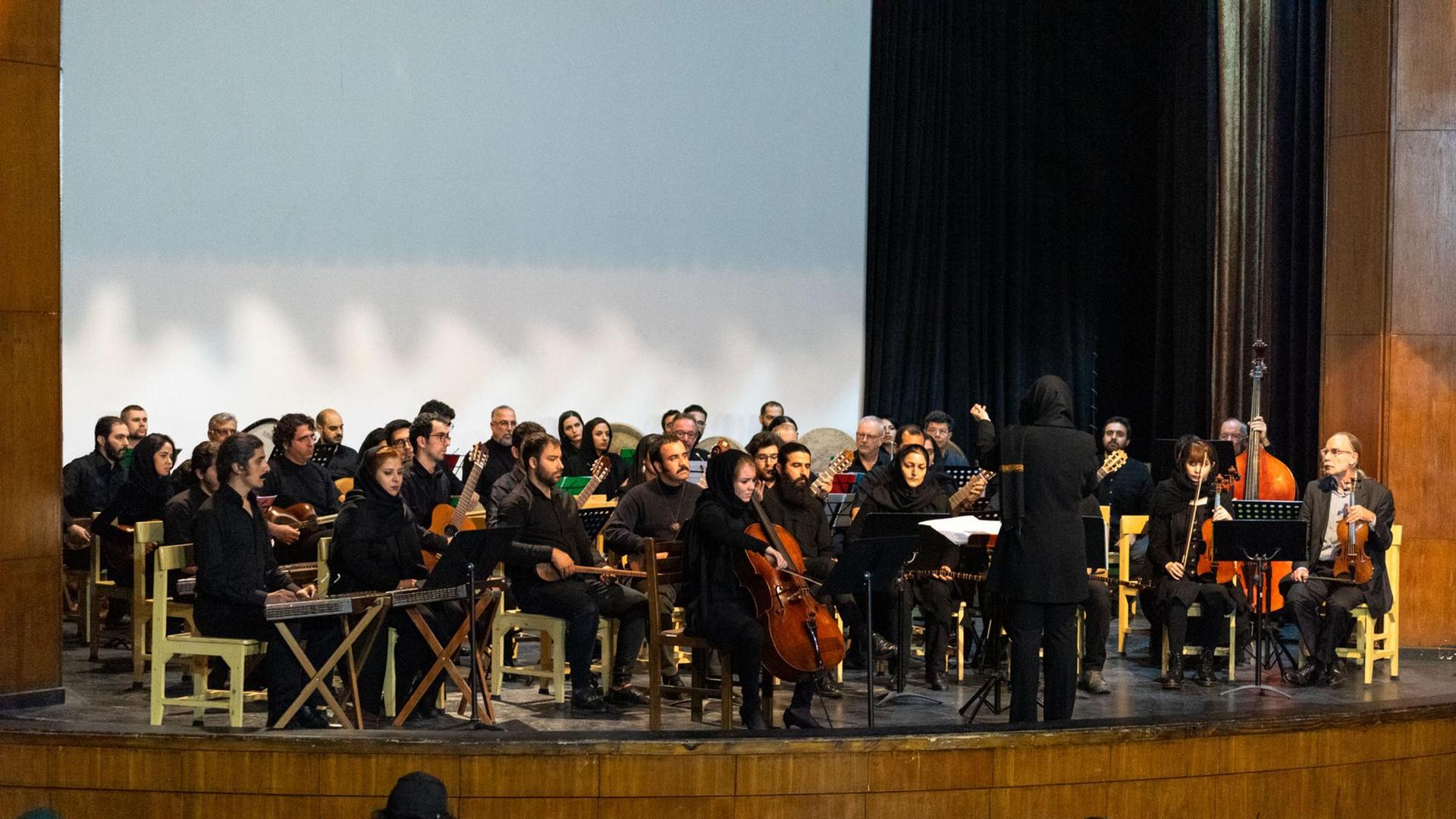 Die Yarava Music Group in großer Besetzung musiziert gemeinsam mit dem Ensemble unitedberlin. Die Yarava Music Group in großer Besetzung musiziert gemeinsam mit dem Ensemble unitedberlin.