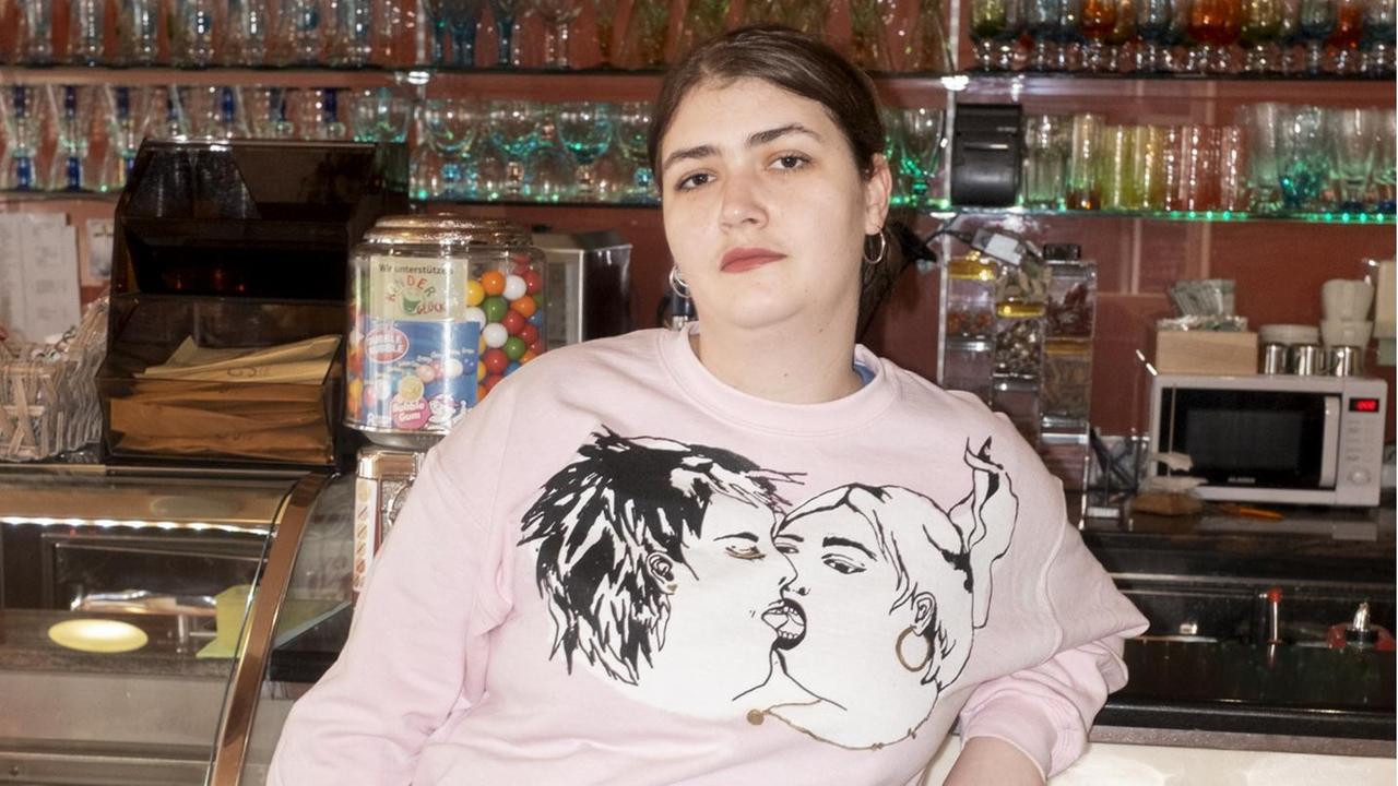 Porträt der Comickünstlerin Lina Ehrentraut. Porträt der Comickünstlerin Lina Ehrentraut.