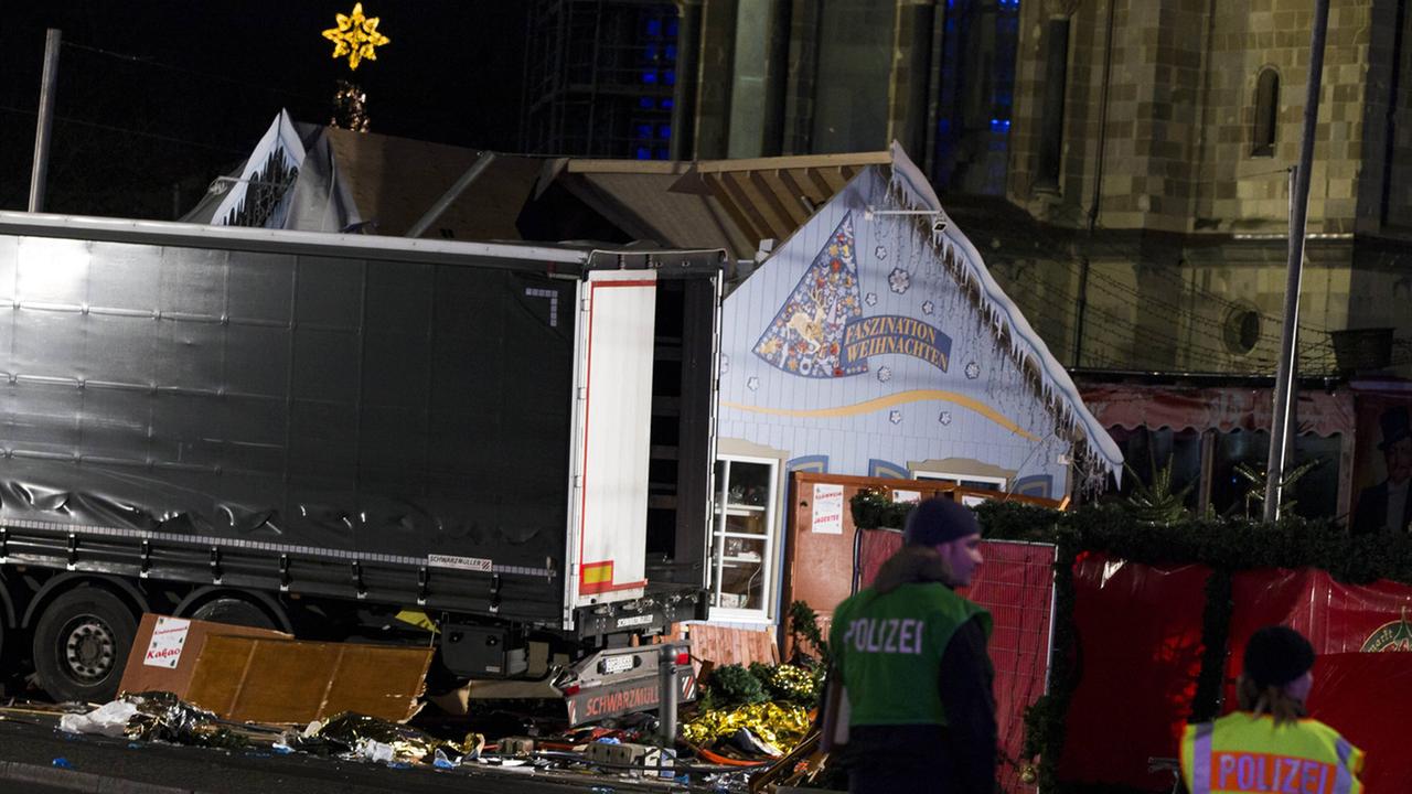 Lkw Fährt In Berliner Weihnachtsmarkt - Schock Und Trauer Nach ...