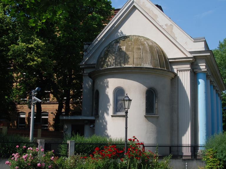 Die Synagoge Fraenkelufer in Berlin-Kreuzberg: Der Baumeister der jüdischen Gemeinde Alexander Beer (1873-1944) errichtete die Synagoge in den Jahren 1913 bis 1916 im neoklassizistischem Stil.