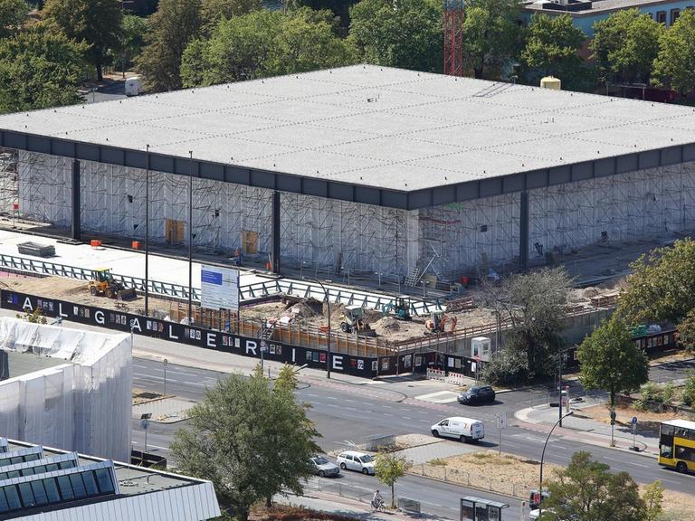Baustelle der Neuen Nationalgalerie in Berlin: Vor 50 Jahren, am 15. September 1968, wurde die Neue Nationalgalerie nach einem Entwurf von Ludwig Mies van der Rohe (1886-1969) eröffnet. Seit 2015 ist die Neue Nationalgalerie geschlossen und wird durch das Büro von David Chipperfield generalsaniert.