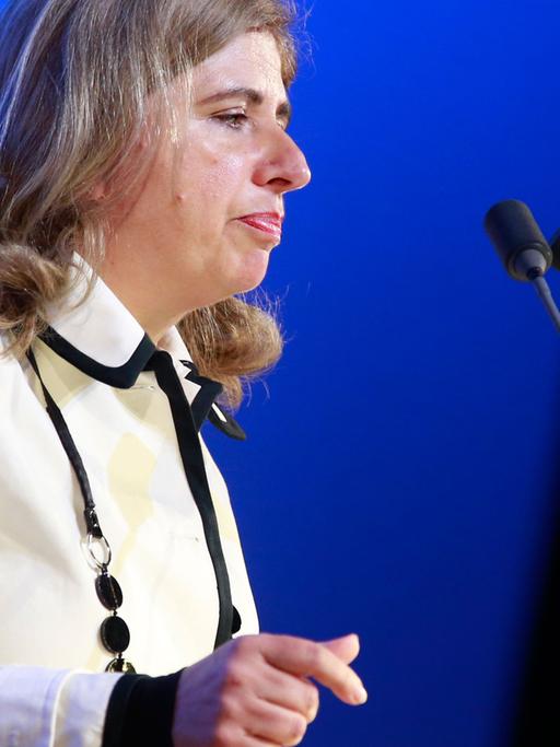 Die Schriftstellerin Sibylle Lewitscharoff am Rednerpult bei der Verleihung des Georg-Büchner-Preises.
