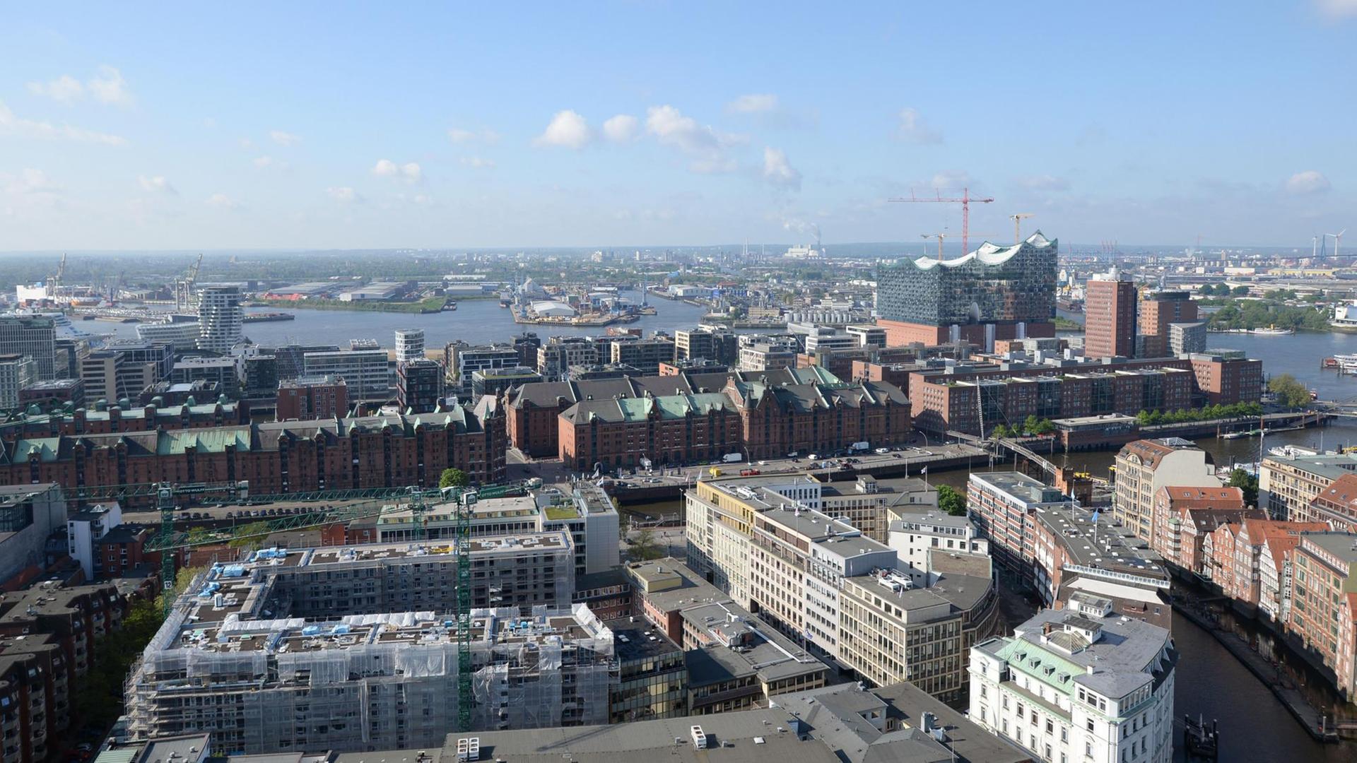 Blick auf Hamburg und die Speicherstadt Blick auf Hamburg und die Speicherstadt