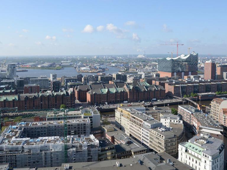 Blick auf Hamburg und die Speicherstadt