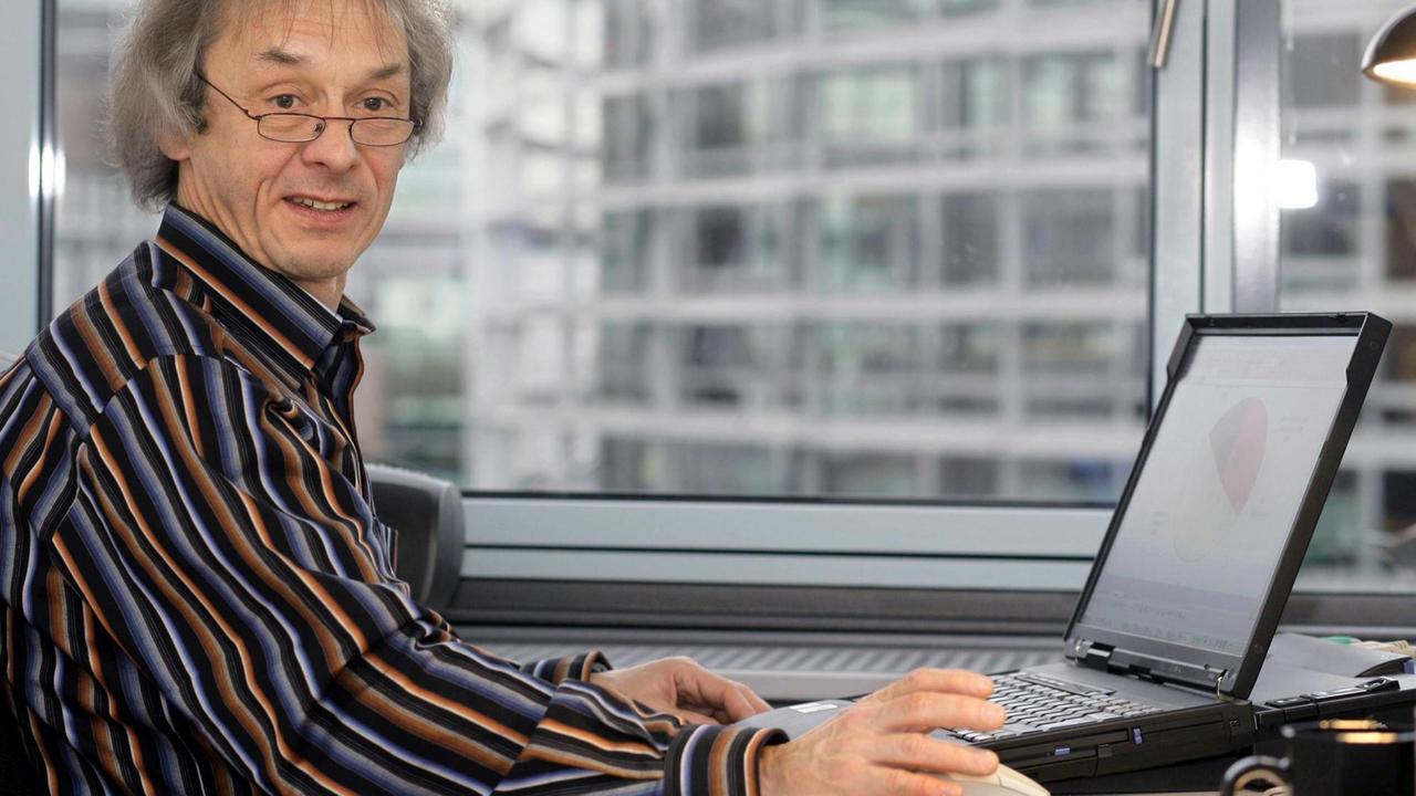 Der Professor für Statistik, Mathematik und empirische Wirtschafts- und Sozialforschung Gerd Bosbach. Der Professor für Statistik, Mathematik und empirische Wirtschafts- und Sozialforschung Gerd Bosbach.