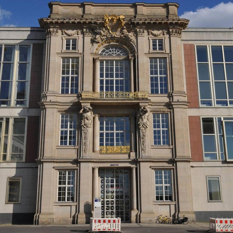 Die European School of Management and Technology, Schlossplatz, Mitte, Berlin, Deutschland, ehemals DDR-Staatsratsgebäude 