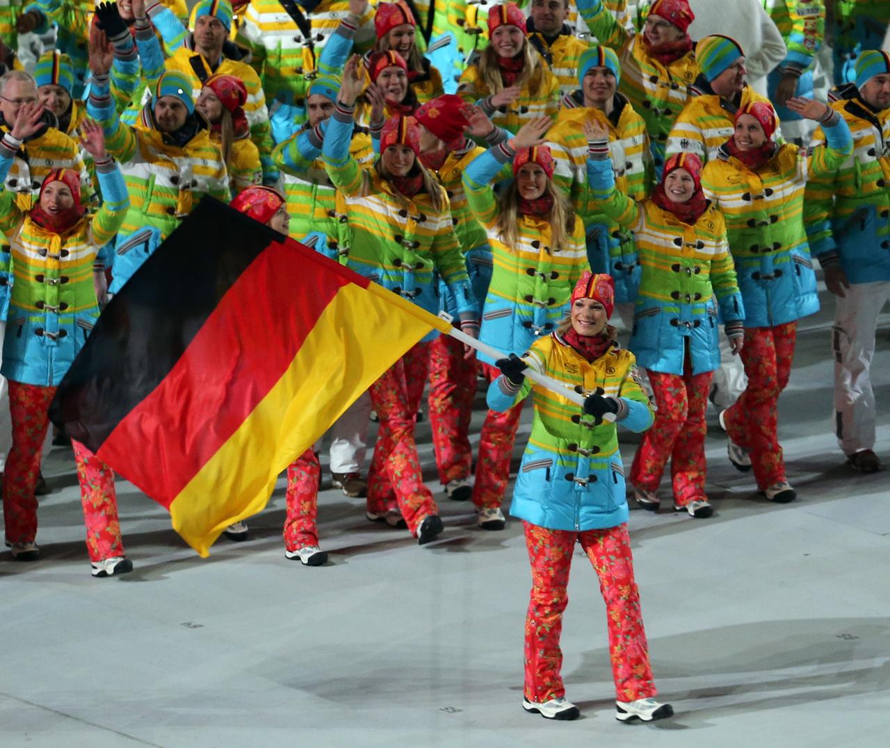 Das deutsche Olympia-Team - angeführt von Maria Höfl-Riesch