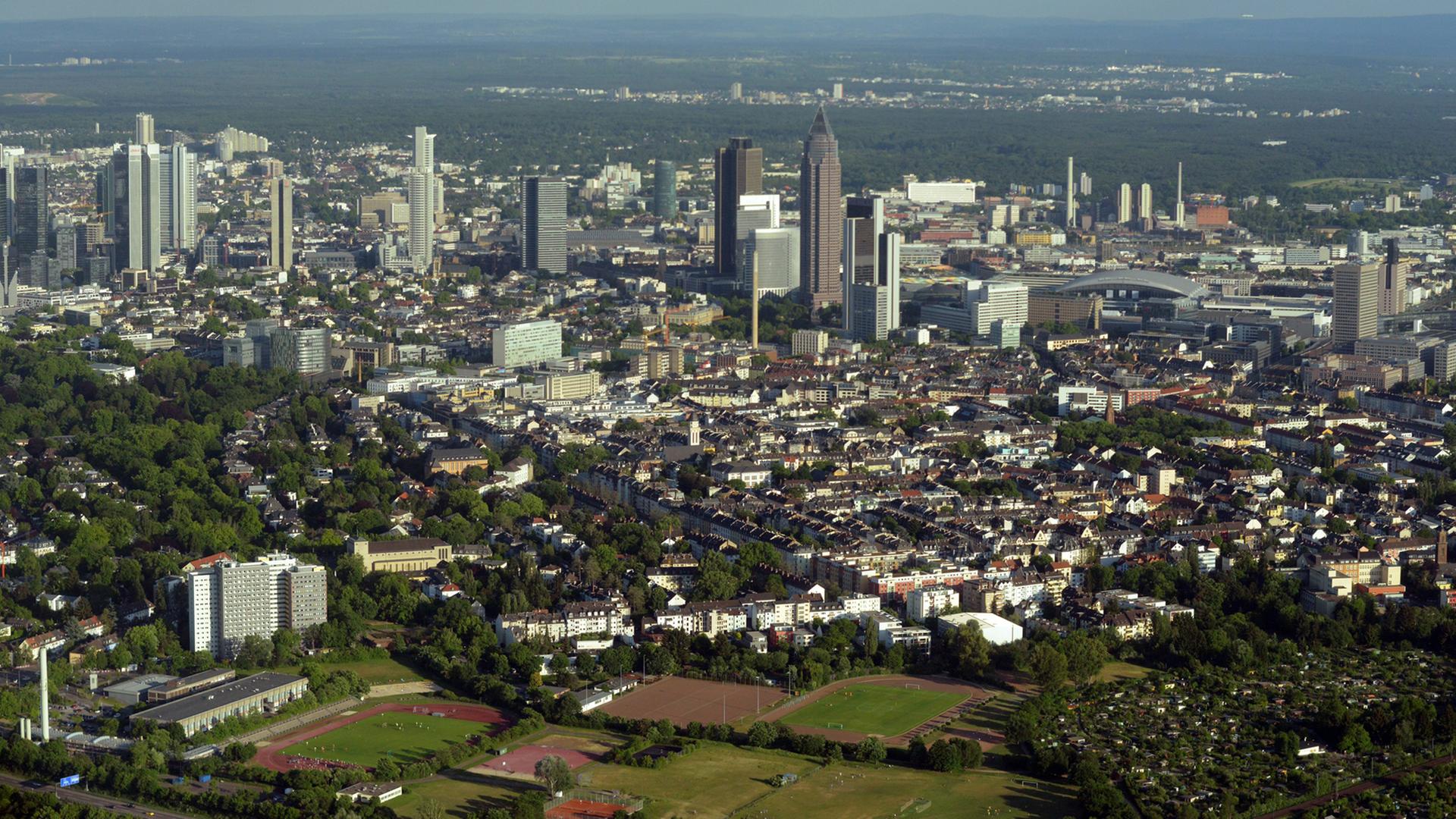 Luftaufnahme der Hochhäuser von Frankfurt am Main und dem Stadtteil Bockenheim. Luftaufnahme der Hochhäuser von Frankfurt am Main und dem Stadtteil Bockenheim.