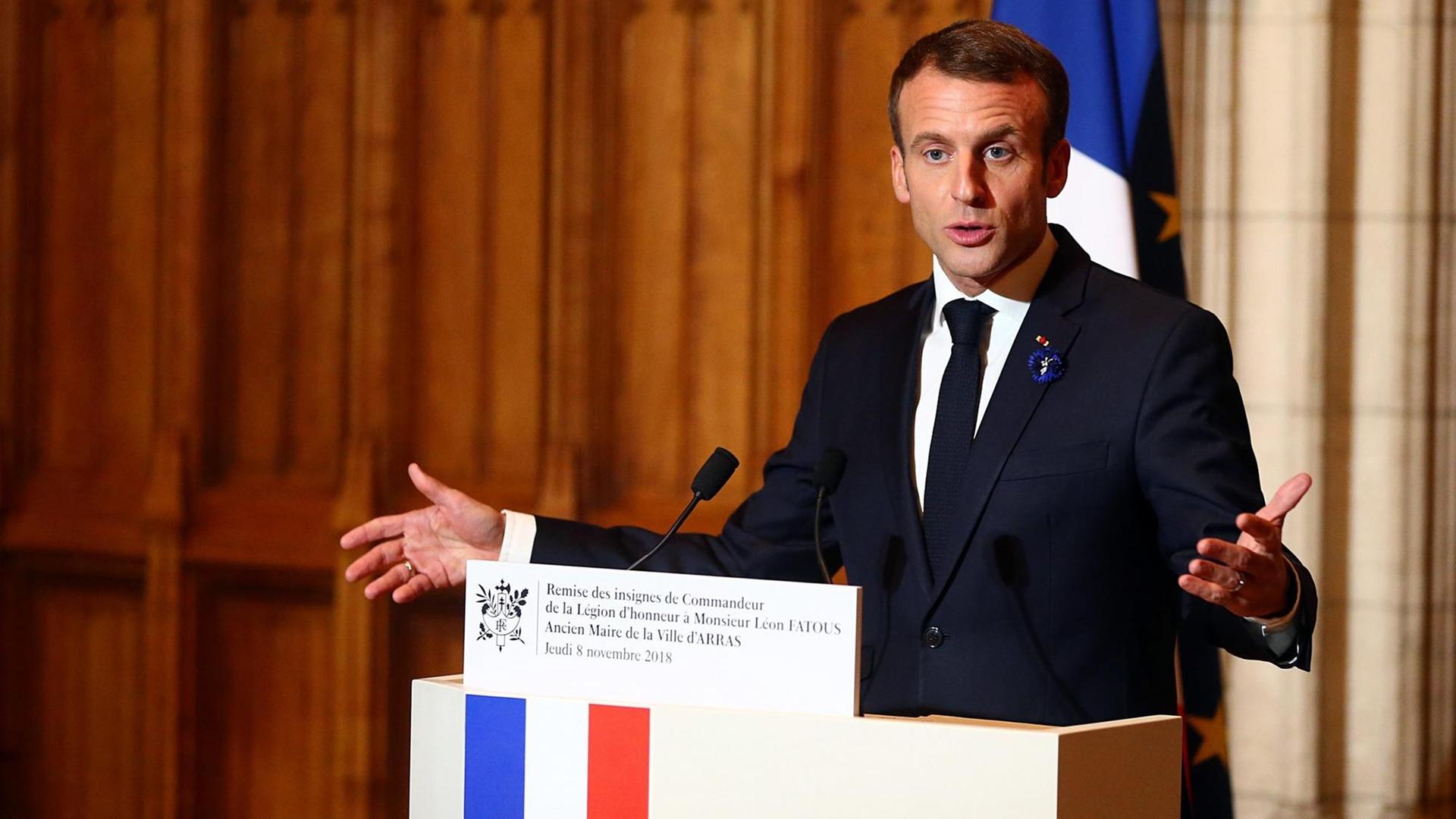 Emanuel Macron am 08.11.2018 bei Gedenkfeierlichkeiten zum Ende des Ersten Weltkrieges in der französischen Stadt Arras. Emanuel Macron am 08.11.2018 bei Gedenkfeierlichkeiten zum Ende des Ersten Weltkrieges in der französischen Stadt Arras.
