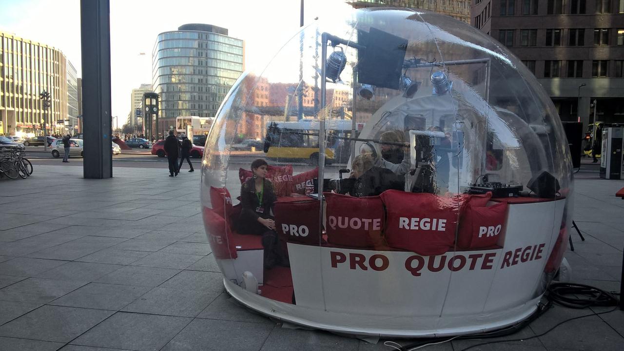 Das Studio in Kugelform der Gleichstellungsinitiative Pro Quote Regie bei der Berlinale 2016 am Potsdamer Platz in Berlin Das Studio in Kugelform der Gleichstellungsinitiative Pro Quote Regie bei der Berlinale 2016 am Potsdamer Platz in Berlin