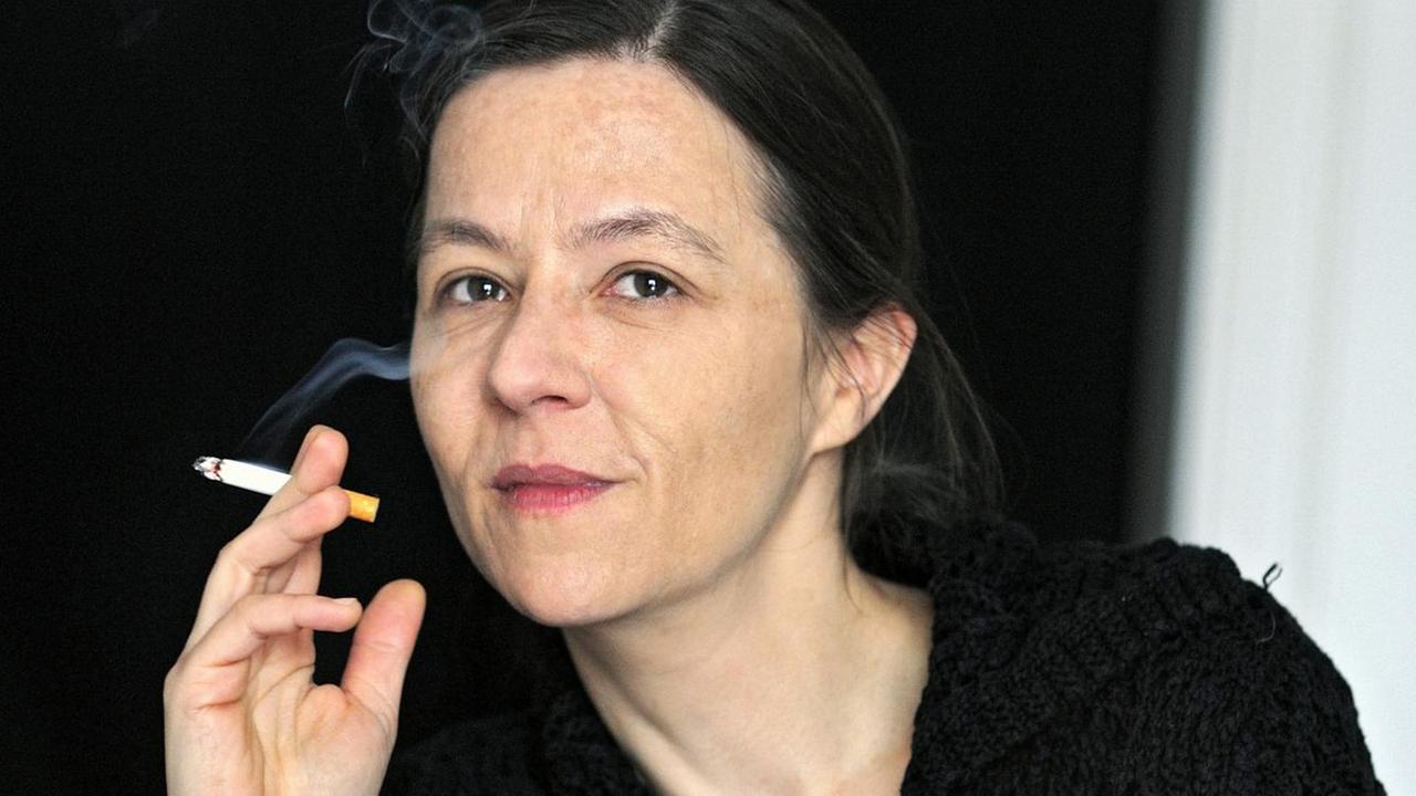Porträt der Autorin Christine Wunnicke, die mit dem Wilhelm Raabe-Preis 2020 ausgezeichnet wird. Porträt der Autorin Christine Wunnicke, die mit dem Wilhelm Raabe-Preis 2020 ausgezeichnet wird.