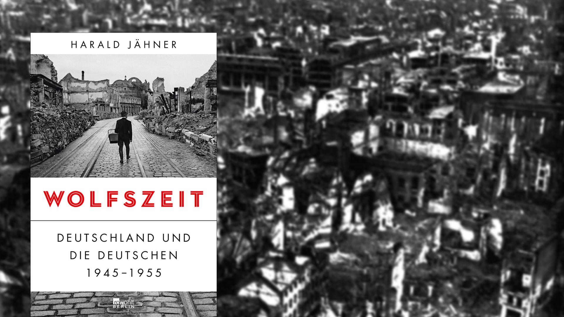 Im Vordergrund das Cover von Harald Jähners "Wolfszeit", im Hintergrund eine undatierte Aufnahme der im Zweiten Weltkrieg zerstörten Innenstadt von Köln Im Vordergrund das Cover von Harald Jähners "Wolfszeit", im Hintergrund eine undatierte Aufnahme der im Zweiten Weltkrieg zerstörten Innenstadt von Köln