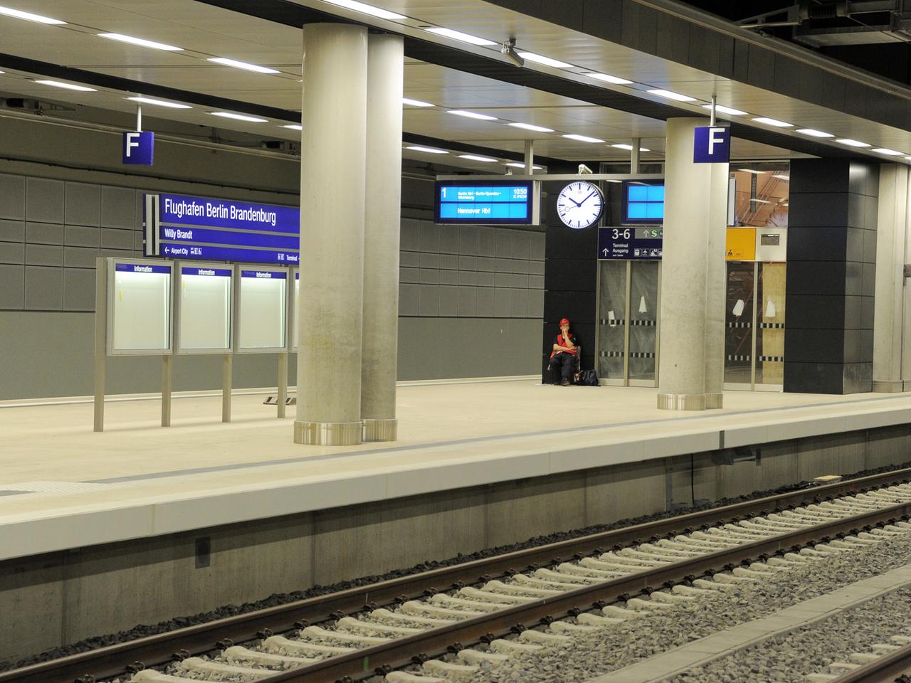 Der Geister-Bahnhof unter dem Hauptstadtflughafen in Schönefeld.
