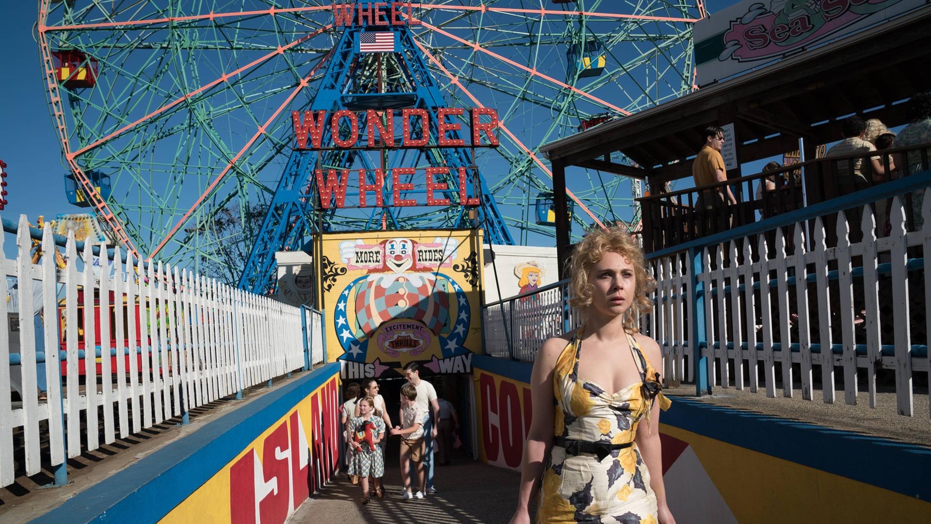 Szene aus dem Film "Wonder Wheel" im Coney Island der Fünfzigerjahre Szene aus dem Film "Wonder Wheel" im Coney Island der Fünfzigerjahre