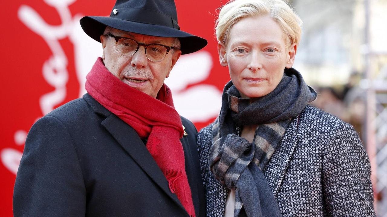 Dieter Kosslick und Tilda Swinton 2016 bei den Berliner Filmfestspielen Dieter Kosslick und Tilda Swinton 2016 bei den Berliner Filmfestspielen