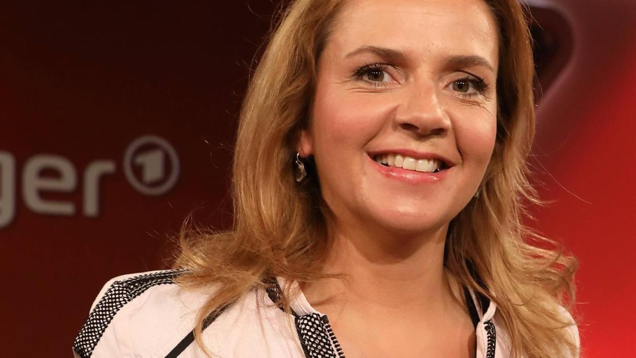 Porträt von Kelle im TV-Studie. Porträt von Kelle im TV-Studie.