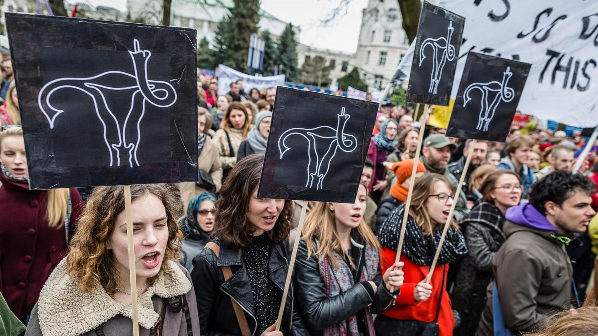 Demonstration gegen eine Verschärfung des Abtreibungsrechts in Polen. Demonstration gegen eine Verschärfung des Abtreibungsrechts in Polen.