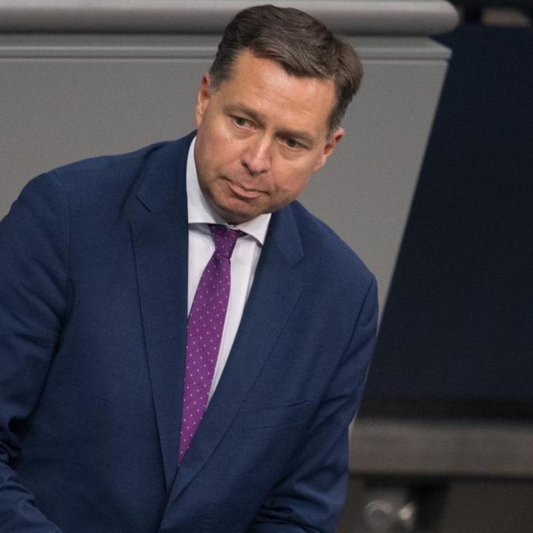 Stephan Mayer (CSU), Parlamentarischer Staatssekretär im Innenministerium, spricht bei einer Bundestagssitzung im März 2020 Stephan Mayer (CSU), Parlamentarischer Staatssekretär im Innenministerium, spricht bei einer Bundestagssitzung im März 2020