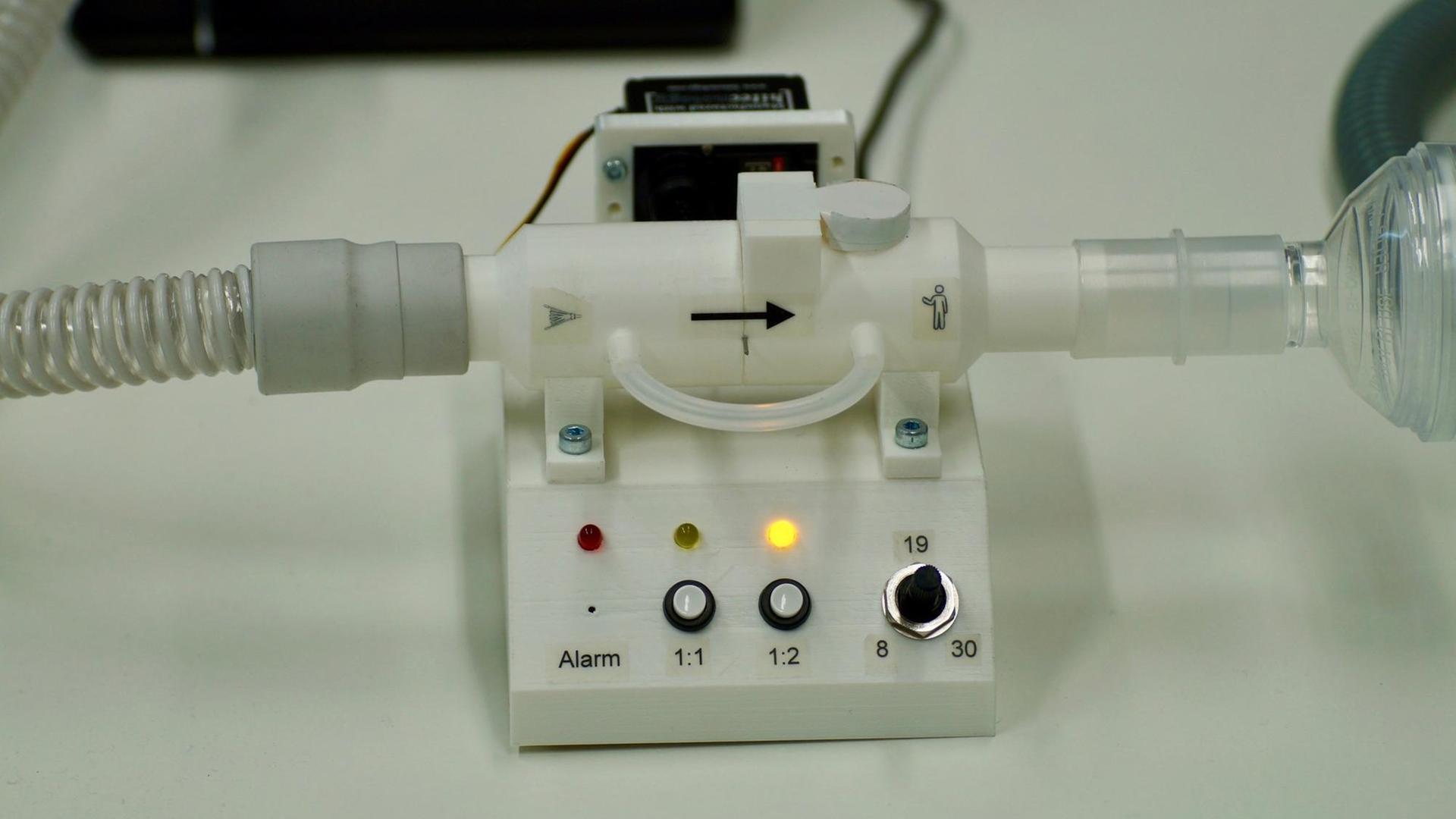 Auf der Basis von genannten CPAP Geräten zur Behandlung von Schlafapnoe haben Marburger Forscher simple und kostengünstige Beatmungsgeräte für COVID-19-Fälle entwickelt Auf der Basis von genannten CPAP Geräten zur Behandlung von Schlafapnoe haben Marburger Forscher simple und kostengünstige Beatmungsgeräte für COVID-19-Fälle entwickelt