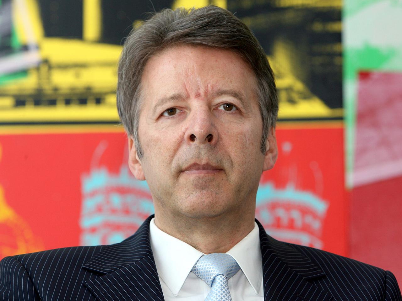 Der Intendant, Musikmanager und Komponist Peter Ruzicka, aufgenommen am 03.05.2006 in Offenburg (Baden-Württemberg). Der Intendant, Musikmanager und Komponist Peter Ruzicka, aufgenommen am 03.05.2006 in Offenburg (Baden-Württemberg).