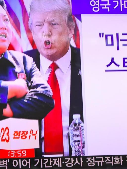 Eine Nachrichtensendung im Fernsehen zeigt einen Bericht über US-Präsident Donald Trump und Nordkoreas Machthaber Kim