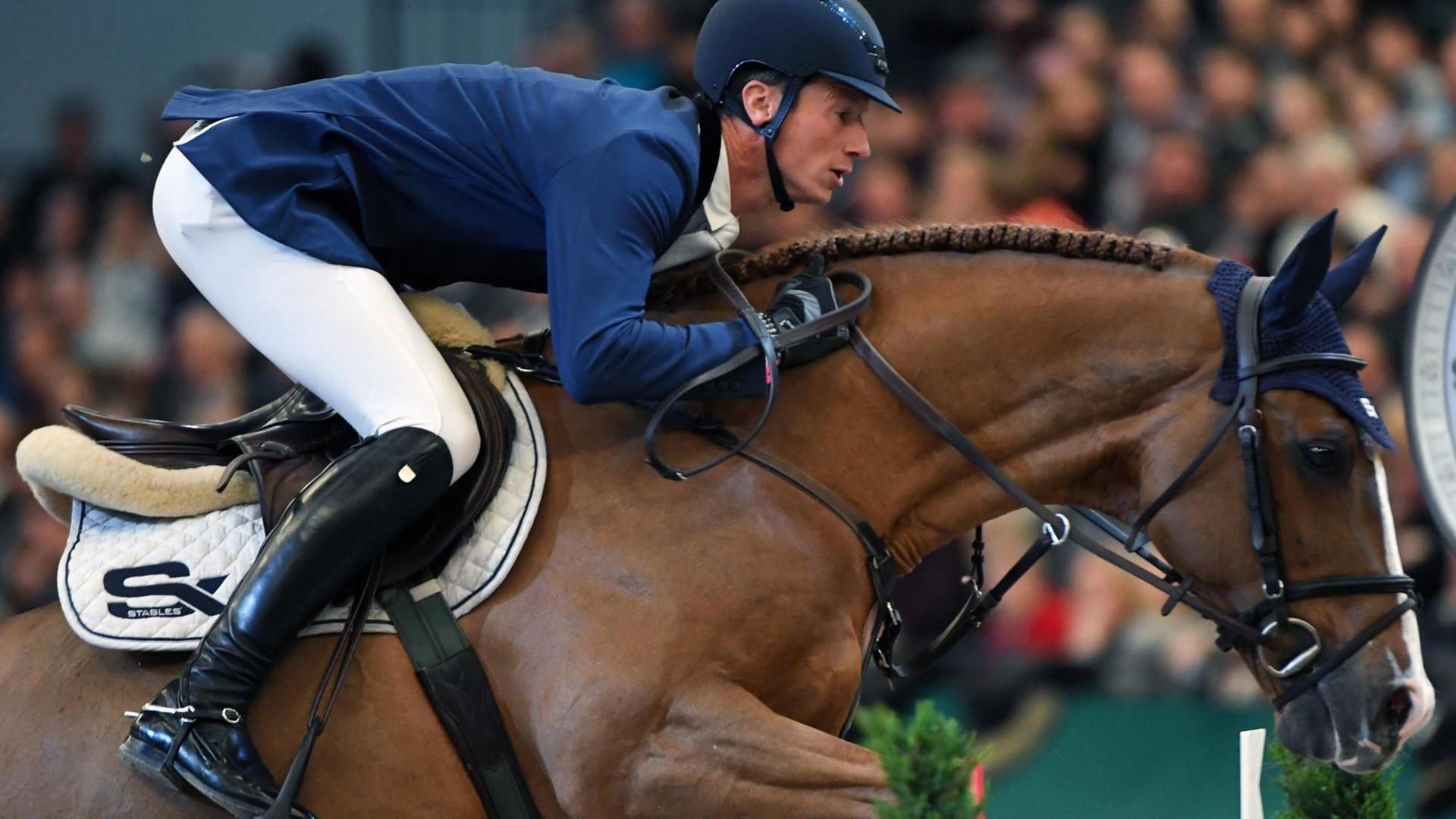 Daniel Deußer reitet auf Tobago Z beim Weltcup-Springen in Leipzig Daniel Deußer reitet auf Tobago Z beim Weltcup-Springen in Leipzig