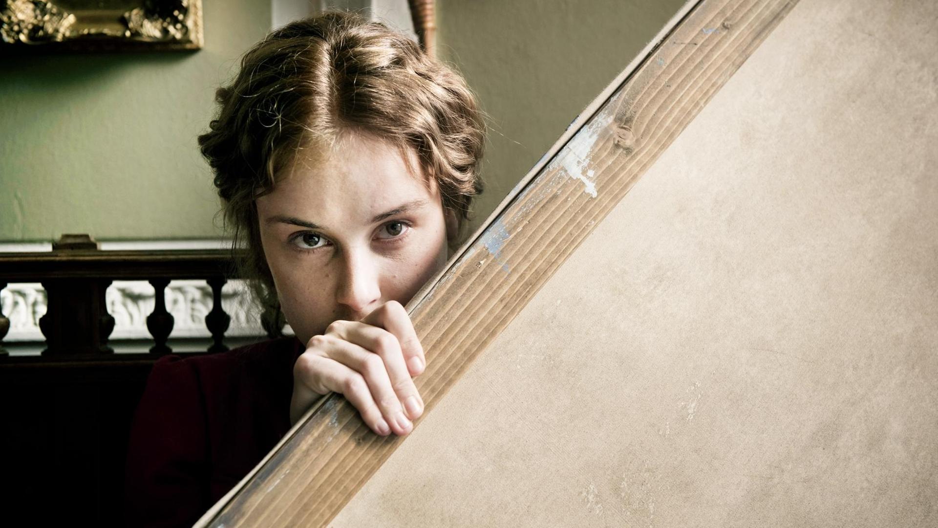 Eine der bedeutendsten Künsterlinnen des Expressionismus, Paula Modersohn-Becker, dargestellt von Carla Juri im Film "Paula" Eine der bedeutendsten Künsterlinnen des Expressionismus, Paula Modersohn-Becker, dargestellt von Carla Juri im Film "Paula"