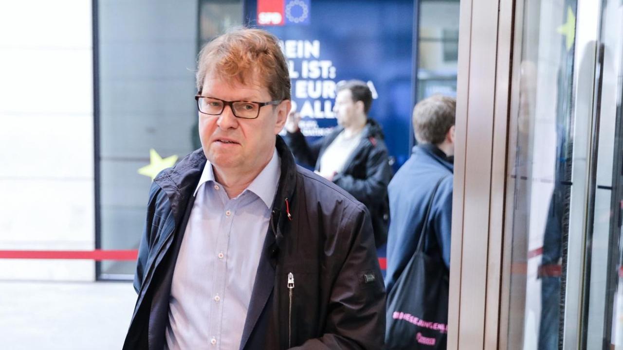 Ralf Stegner, stellvertretender Parteivorsitzender, kommt in der SPD-Parteizentrale an Ralf Stegner, stellvertretender Parteivorsitzender, kommt in der SPD-Parteizentrale an