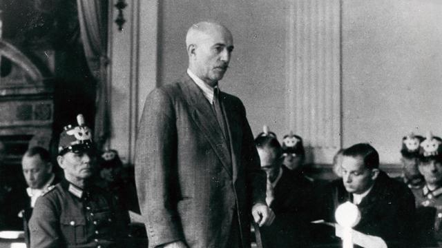 Wilhelm Leuschner vor dem "Volksgerichtshof". Am 29.9.1944 wird das Todesurteil gegen ihn vollstreckt.