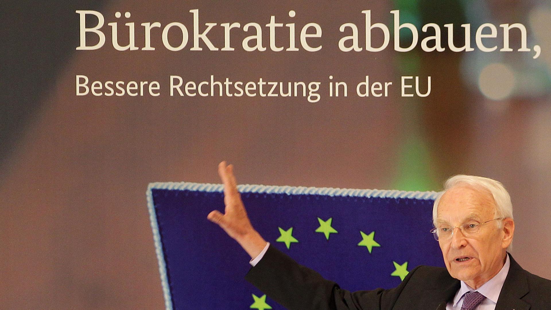 Der ehemalige bayerische Ministerpräsident, Edmund Stoiber (CSU), auf der Konferenz "Bürokratie abbauen" Der ehemalige bayerische Ministerpräsident, Edmund Stoiber (CSU), auf der Konferenz "Bürokratie abbauen"