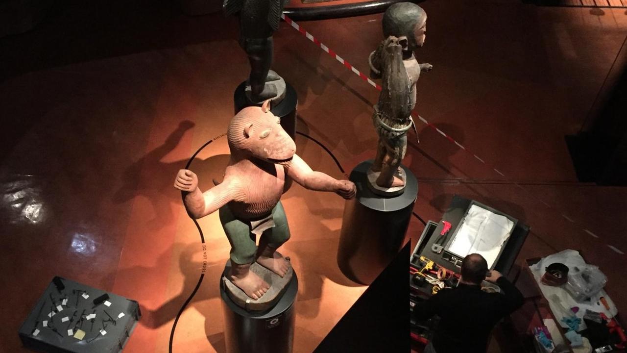 Exponate im Musee Quai du Branly in Paris werden für den Rücktransport in die Ursprungsländer verpackt Foto: Barbara Kostolnik, ARD Exponate im Musee Quai du Branly in Paris werden für den Rücktransport in die Ursprungsländer verpackt Foto: Barbara Kostolnik, ARD