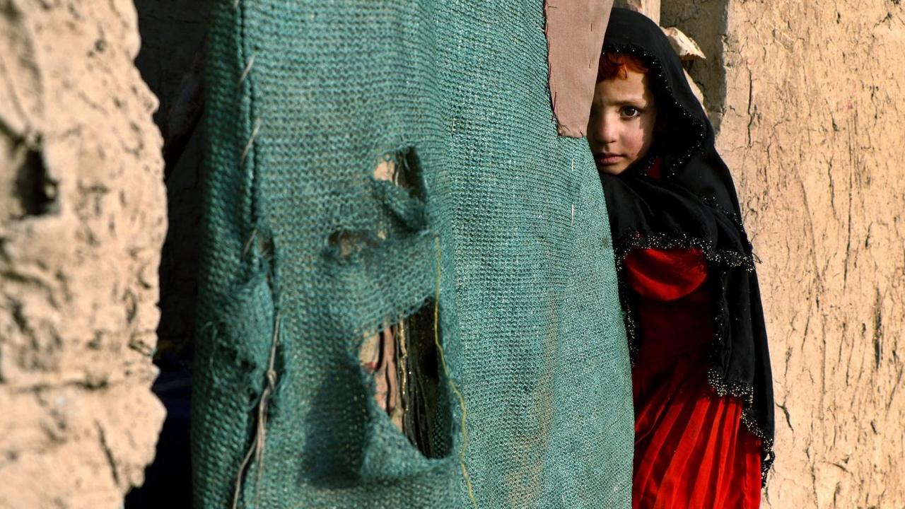 Ein afghanisches Mädchen im afghanischen Kabul. Ein afghanisches Mädchen im afghanischen Kabul.