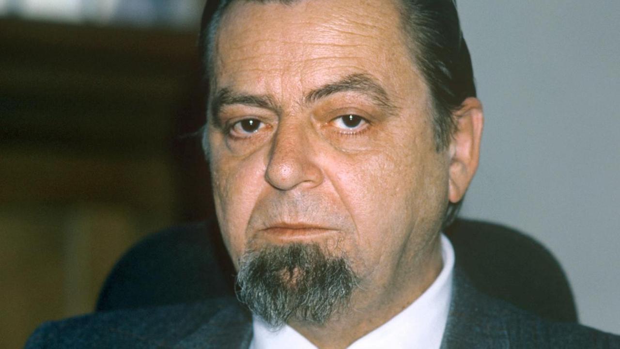 Porträt des Sportmediziners Armin Klümper.