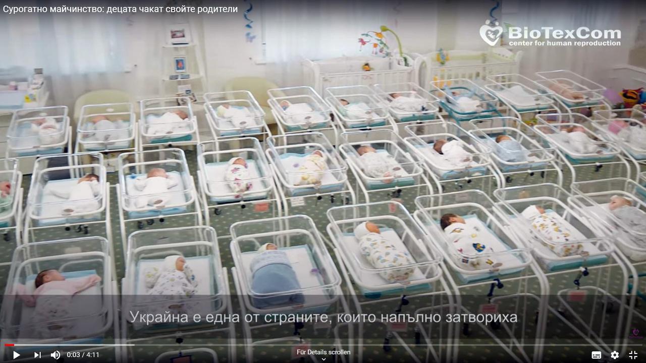In der Ukraine warten Säuglinge darauf, von ihren Eltern abgeholt zu werden, heißt es in dem Video des "Zentrums für Humanmedizin" In der Ukraine warten Säuglinge darauf, von ihren Eltern abgeholt zu werden, heißt es in dem Video des "Zentrums für Humanmedizin"