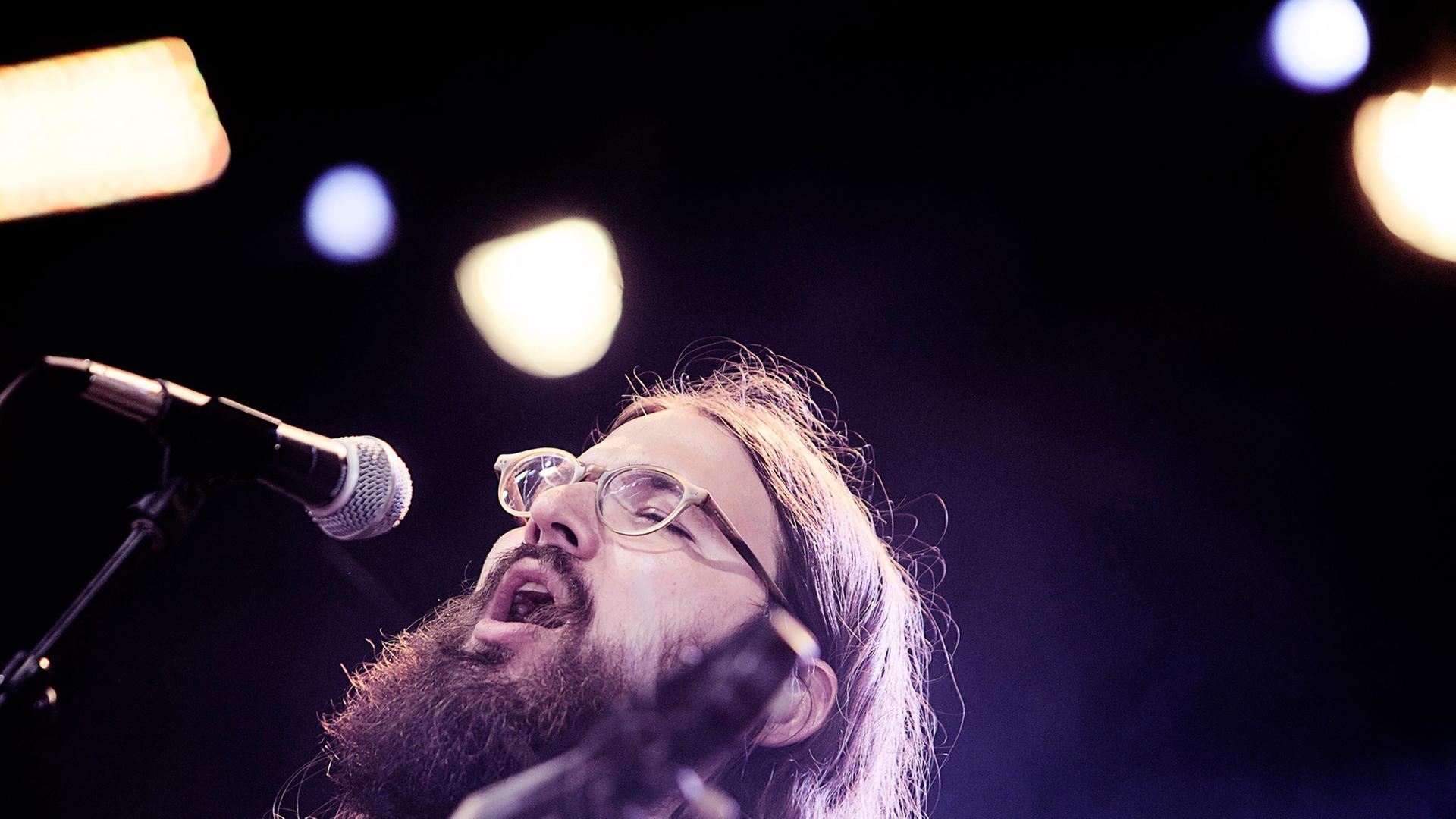 US-Sänger Matthew E. White beim Roskilde 2013 US-Sänger Matthew E. White beim Roskilde 2013