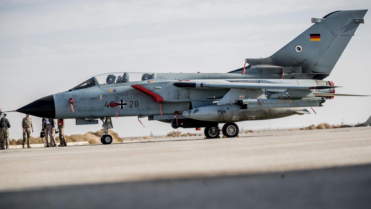 Das Foto zeigt einen Tornado-Jet der Bundeswehr auf der Airbase in Al-Asrak in Jordanien. Das Foto zeigt einen Tornado-Jet der Bundeswehr auf der Airbase in Al-Asrak in Jordanien.