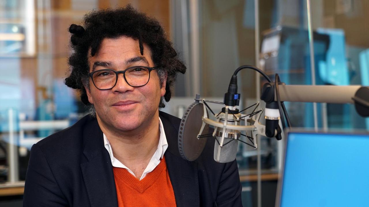 Der "Zeit"-Literaturchef Ijoma Mangold zu Gast bei Studio 9 am Mittag im Januar 2018. Der "Zeit"-Literaturchef Ijoma Mangold zu Gast bei Studio 9 am Mittag im Januar 2018.