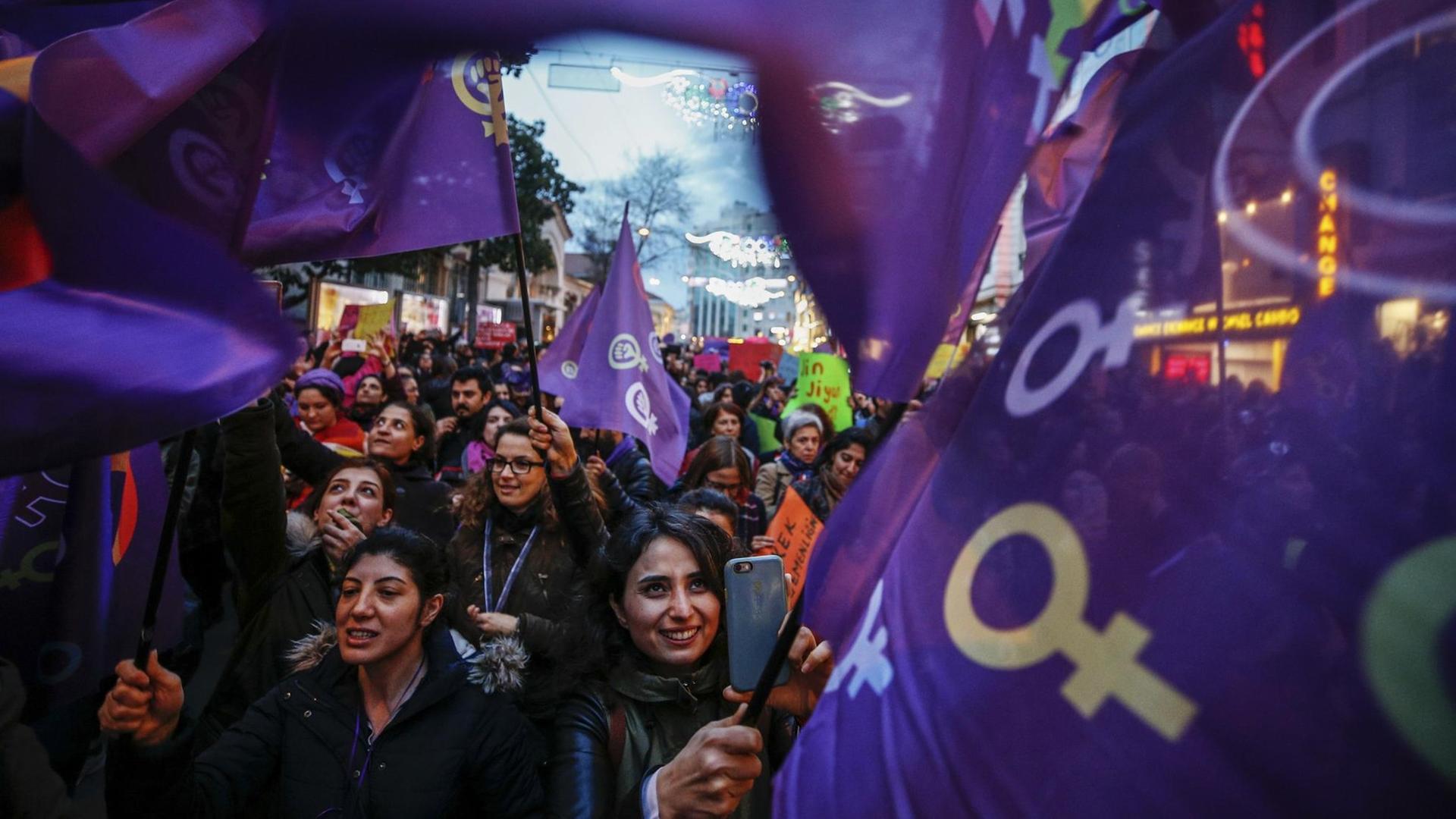 Protest am Weltfrauentag in Istanbul. Protest am Weltfrauentag in Istanbul.
