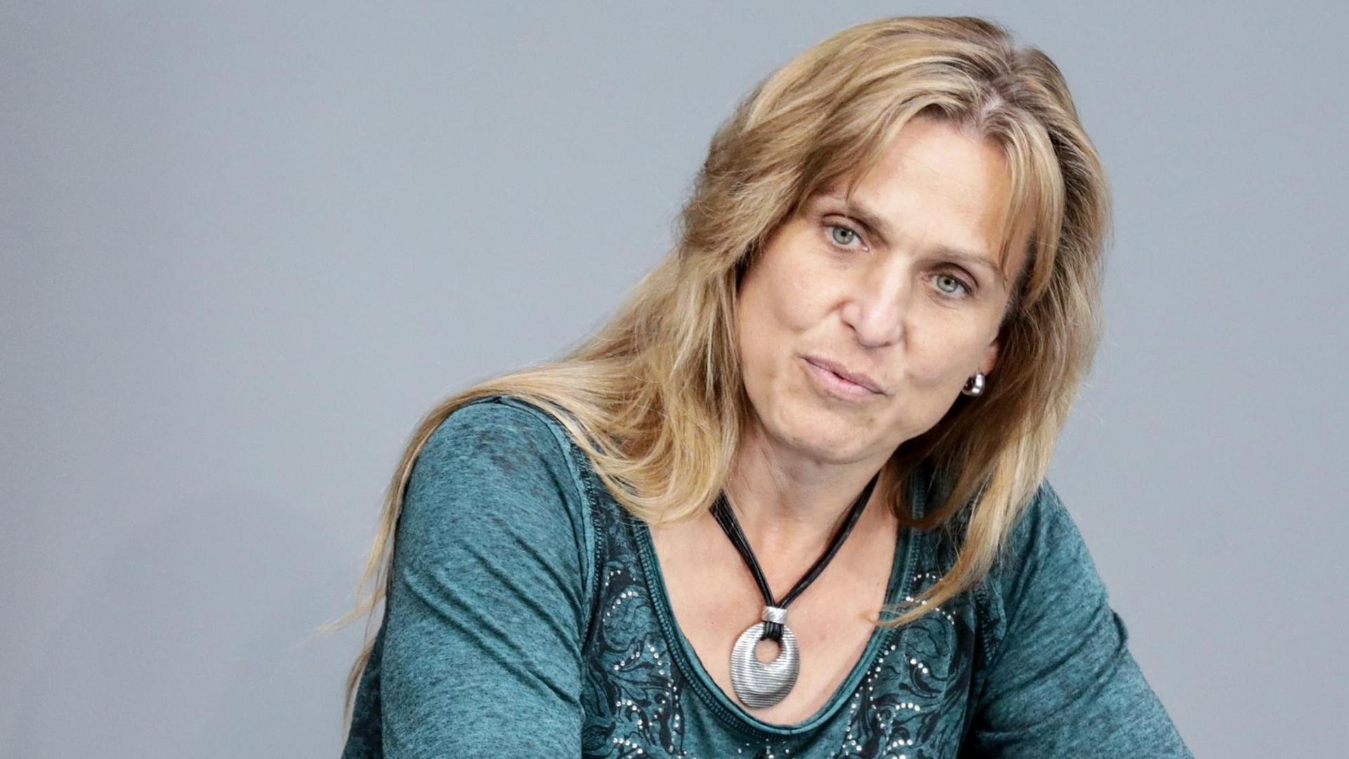 Katja Keul (Bündnis 90/Die Grünen) spricht bei der Plenarsitzung des Deutschen Bundestages im Reichstagsgebäude am 16.05.2018 in Berlin Katja Keul (Bündnis 90/Die Grünen) spricht bei der Plenarsitzung des Deutschen Bundestages im Reichstagsgebäude am 16.05.2018 in Berlin