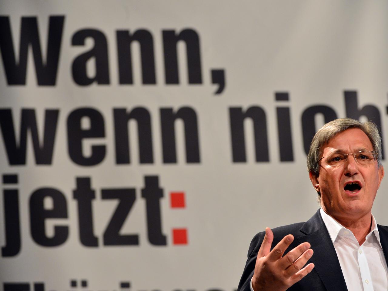 Linken-Chef Bernd Riexinger bei der Delegiertenversammlung am 29.3.2014 in Erfurt Linken-Chef Bernd Riexinger bei der Delegiertenversammlung am 29.3.2014 in Erfurt