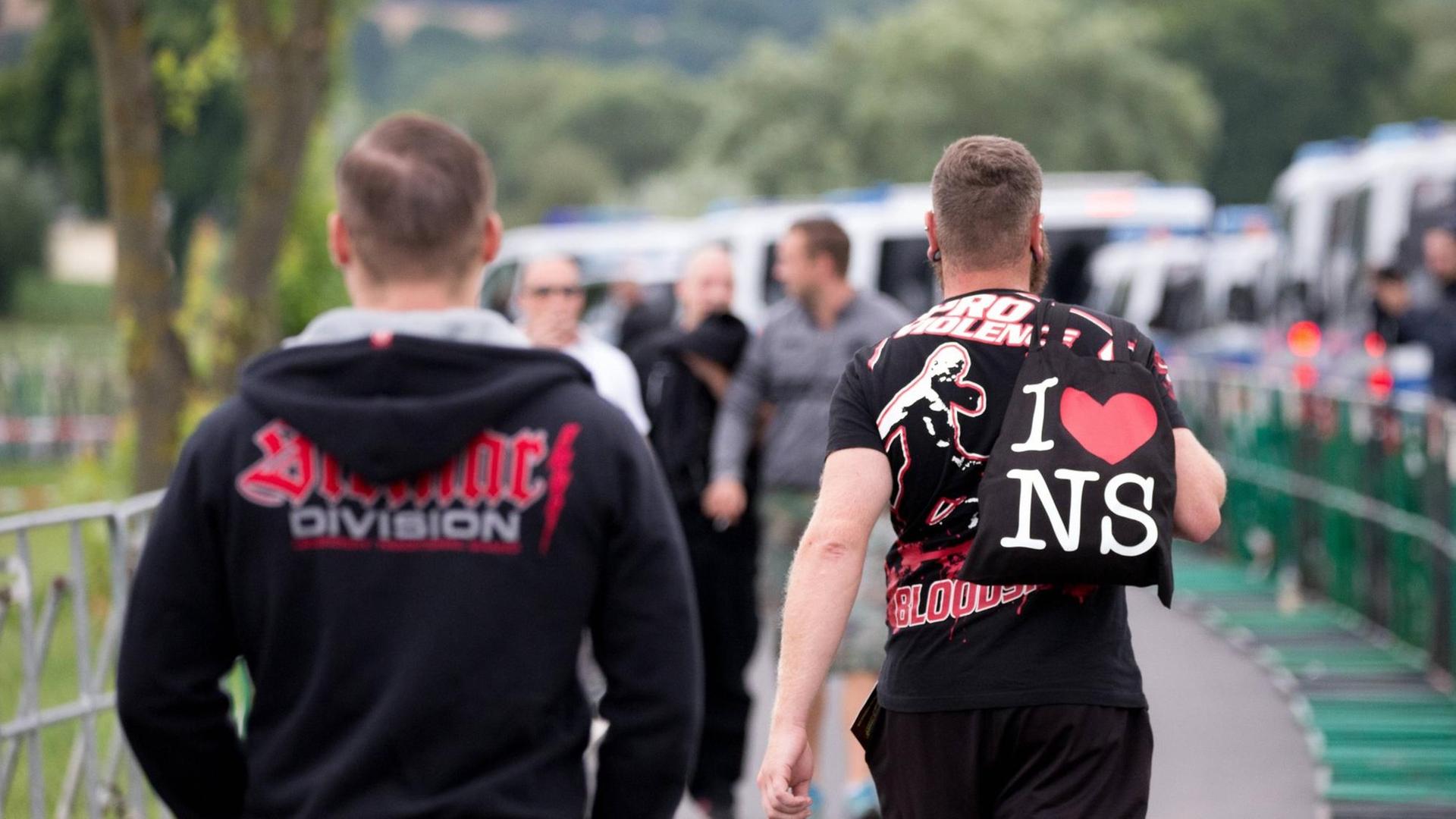 15.07.2017 - Rock gegen Überfremdung - Neonazis um Tommy Frenck veranstalten im thüringischen Themar ein Rechtsrockkonzert mit über 5000 Teilnehmerinnen und Teilnehmern. Besucher trugen offen neonazistische Symbolik. Angekündigt waren Bands wie öDie Lunikoff Verschwörung, öSleipnir und öStahlgewitter. Copyright: xMichaelxTrammerx 15 07 2017 Rock against Alienation Neo-Nazis to Tommy Frenck organize in Thuringia Themar a with above 5000 Teilnehmerinnen and Participants Visitors contributed open neo-Nazi Symbolism announced Were Bands like Lunikoff and Copyright xMichaelxTrammerx 15.07.2017 - Rock gegen Überfremdung - Neonazis um Tommy Frenck veranstalten im thüringischen Themar ein Rechtsrockkonzert mit über 5000 Teilnehmerinnen und Teilnehmern. Besucher trugen offen neonazistische Symbolik. Angekündigt waren Bands wie öDie Lunikoff Verschwörung, öSleipnir und öStahlgewitter. Copyright: xMichaelxTrammerx 15 07 2017 Rock against Alienation Neo-Nazis to Tommy Frenck organize in Thuringia Themar a with above 5000 Teilnehmerinnen and Participants Visitors contributed open neo-Nazi Symbolism announced Were Bands like Lunikoff and Copyright xMichaelxTrammerx