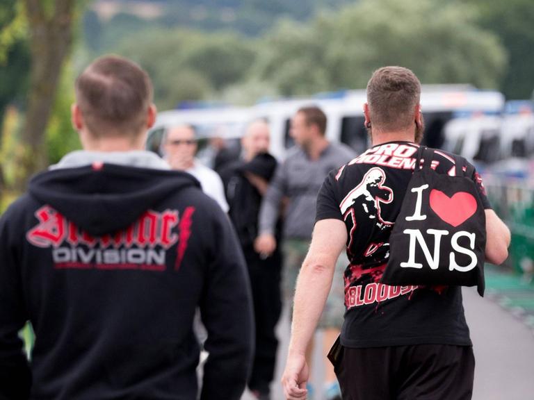 15.07.2017 - Rock gegen Überfremdung - Neonazis um Tommy Frenck veranstalten im thüringischen Themar ein Rechtsrockkonzert mit über 5000 Teilnehmerinnen und Teilnehmern. Besucher trugen offen neonazistische Symbolik. Angekündigt waren Bands wie öDie Lunikoff Verschwörung, öSleipnir und öStahlgewitter. Copyright: xMichaelxTrammerx 15 07 2017 Rock against Alienation Neo-Nazis to Tommy Frenck organize in Thuringia Themar a with above 5000 Teilnehmerinnen and Participants Visitors contributed open neo-Nazi Symbolism announced Were Bands like Lunikoff and Copyright xMichaelxTrammerx