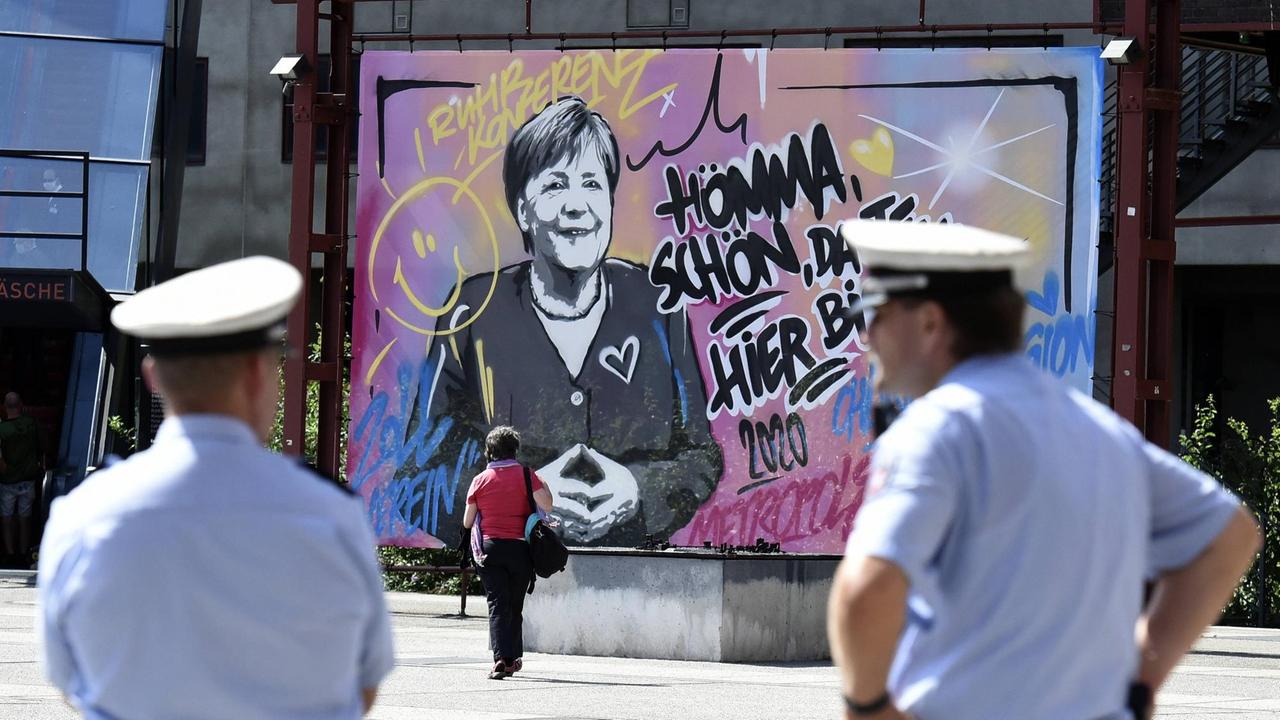 Ein Graffiti an der Zeche Zollverein zeigt Angela Merkel und den Spruch: "Hömma, schön, datte hier bist!" Ein Graffiti an der Zeche Zollverein zeigt Angela Merkel und den Spruch: "Hömma, schön, datte hier bist!"