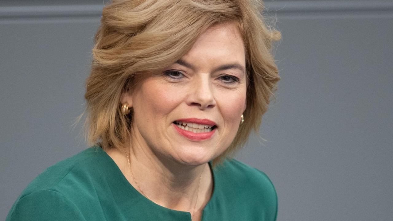 Julia Klöckner (CDU), Bundesministerin für Ernährung und Landwirtschaft, spricht im Bundestag Julia Klöckner (CDU), Bundesministerin für Ernährung und Landwirtschaft, spricht im Bundestag