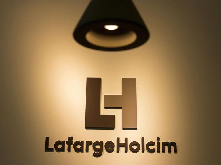 Logo des Zementherstellers LafargeHolcim, aufgenommen im Hauptsitz in Zürich