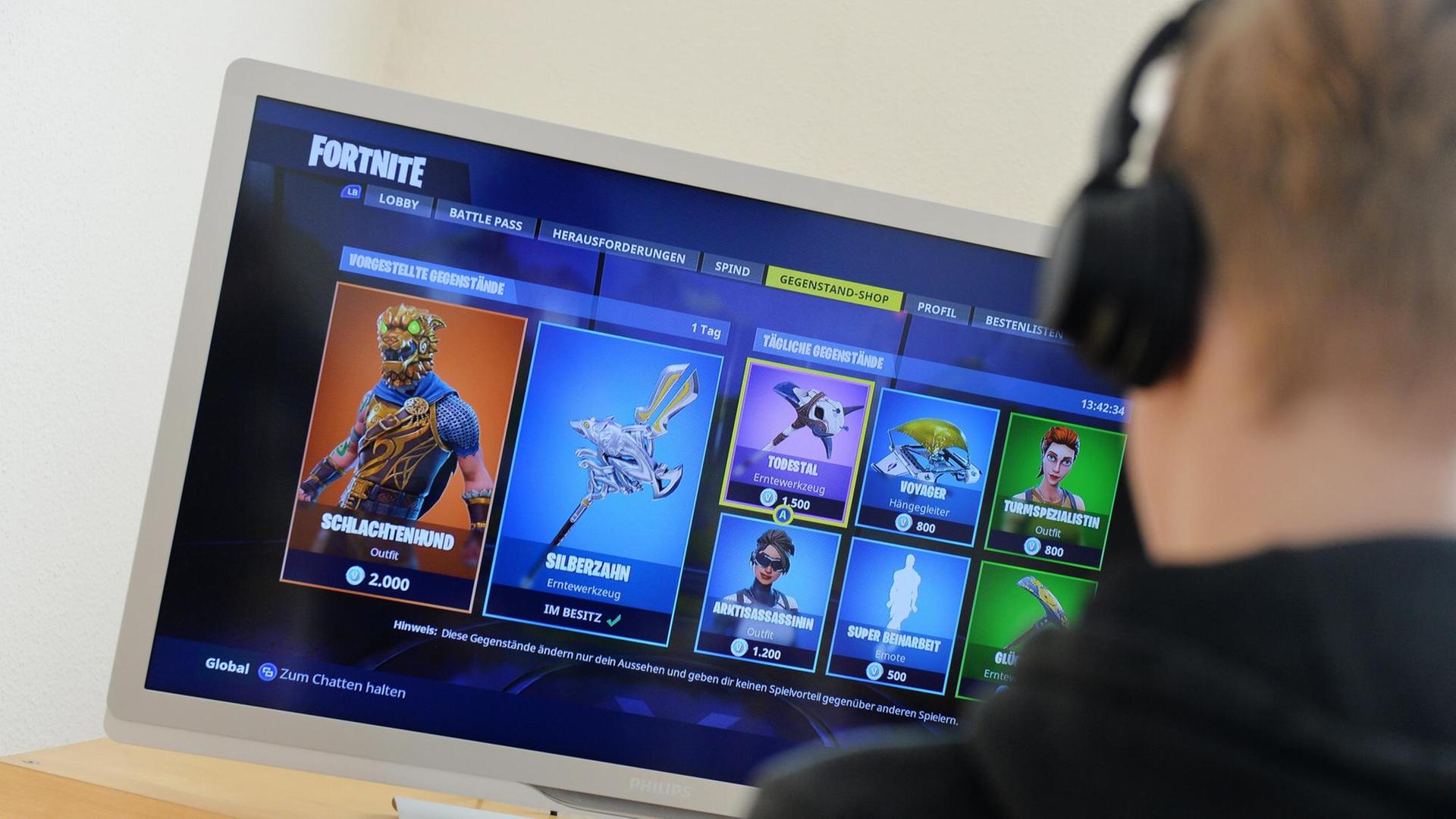 Ein Junge spielt das Videospiel Fortnite, aufgenommen 2018 Ein Junge spielt das Videospiel Fortnite, aufgenommen 2018