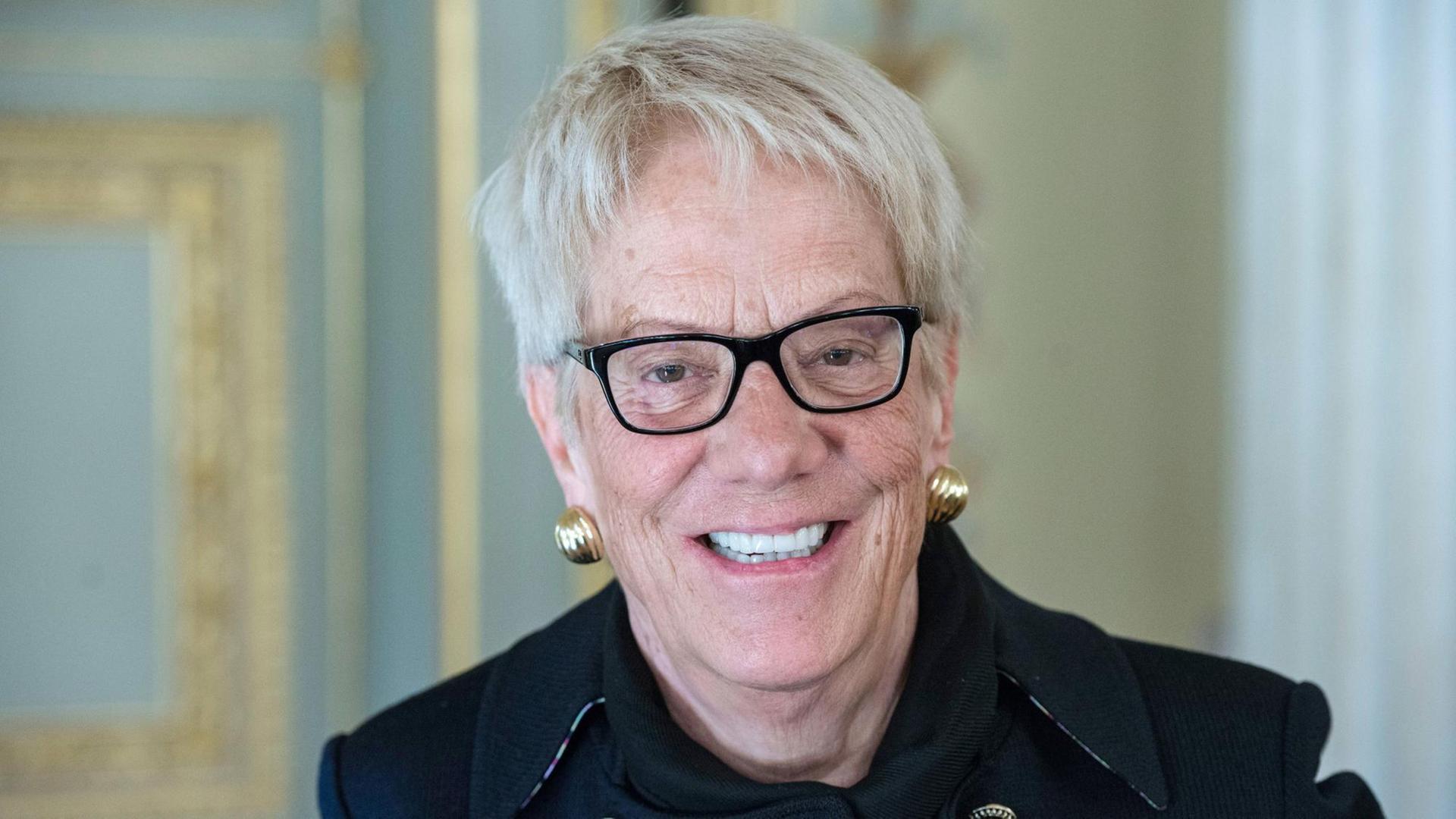 Porträt von Carla del Ponte, die ehemalige Chefanklägerin des Internationalen Strafgerichtshof für Verbrechen in Jugoslawien und in Ruanda, 23.02.2018 in Wiesbaden. Dort wurde sie mit dem Hessischen Friedenspreis ausgezeichnet. Porträt von Carla del Ponte, die ehemalige Chefanklägerin des Internationalen Strafgerichtshof für Verbrechen in Jugoslawien und in Ruanda, 23.02.2018 in Wiesbaden. Dort wurde sie mit dem Hessischen Friedenspreis ausgezeichnet.