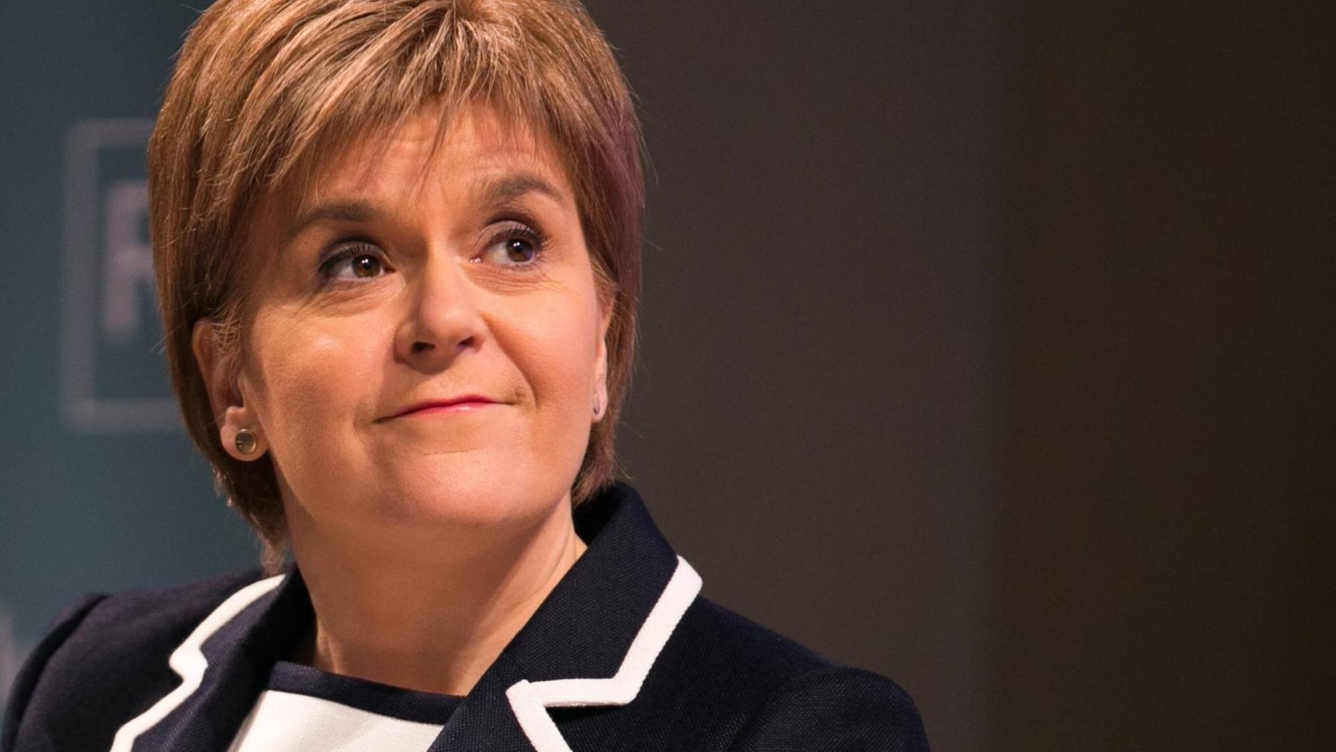 Farbfoto einer Frau, Nicola Sturgeon, schottische Ministerpräsidentin und SNP Parteivorsitzende Nicola Sturgeon am 29.2.2016 in London bei einem Event zum Thema EU