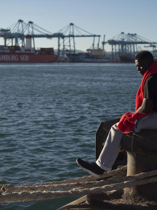 Im Mittelmeer gerettete Bootsflüchtlinge im Hafen von Algeciras, Spanien
