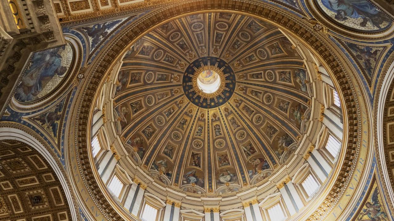 Innenansicht, Kuppel des Petersdom, San Pietro in Vaticano, Basilika Sankt Peter im Vatikan Innenansicht, Kuppel des Petersdom, San Pietro in Vaticano, Basilika Sankt Peter im Vatikan